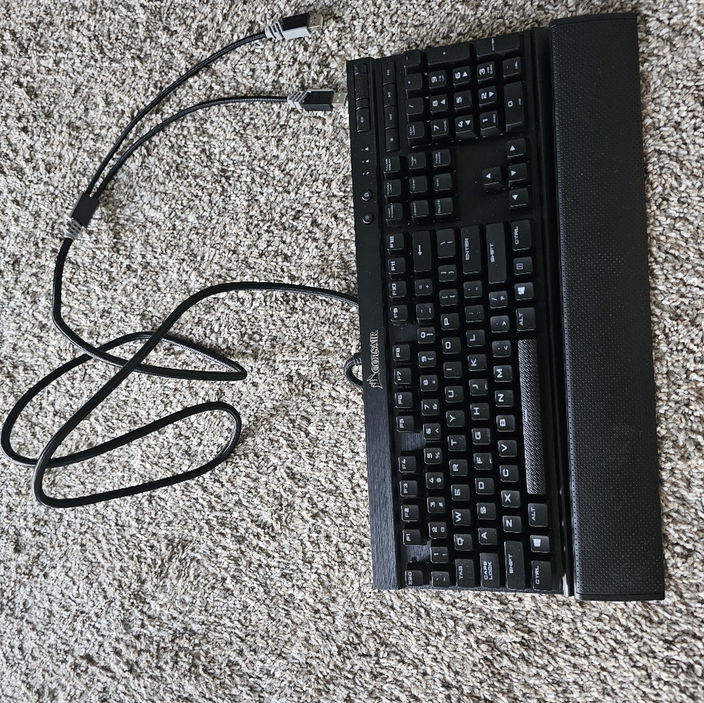 Corsair K70 Rapidfire Cherry keyboard